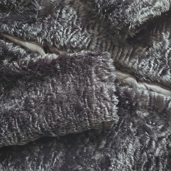 Vegan Fur Coat black textured faux fur jacket long  length pockets - Picture 4 of 4